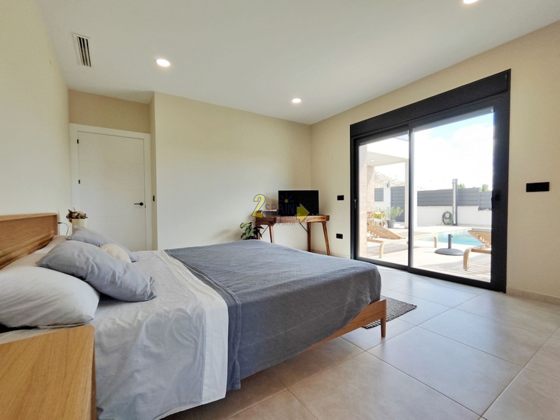 Detached Villa - 2Spain Invest